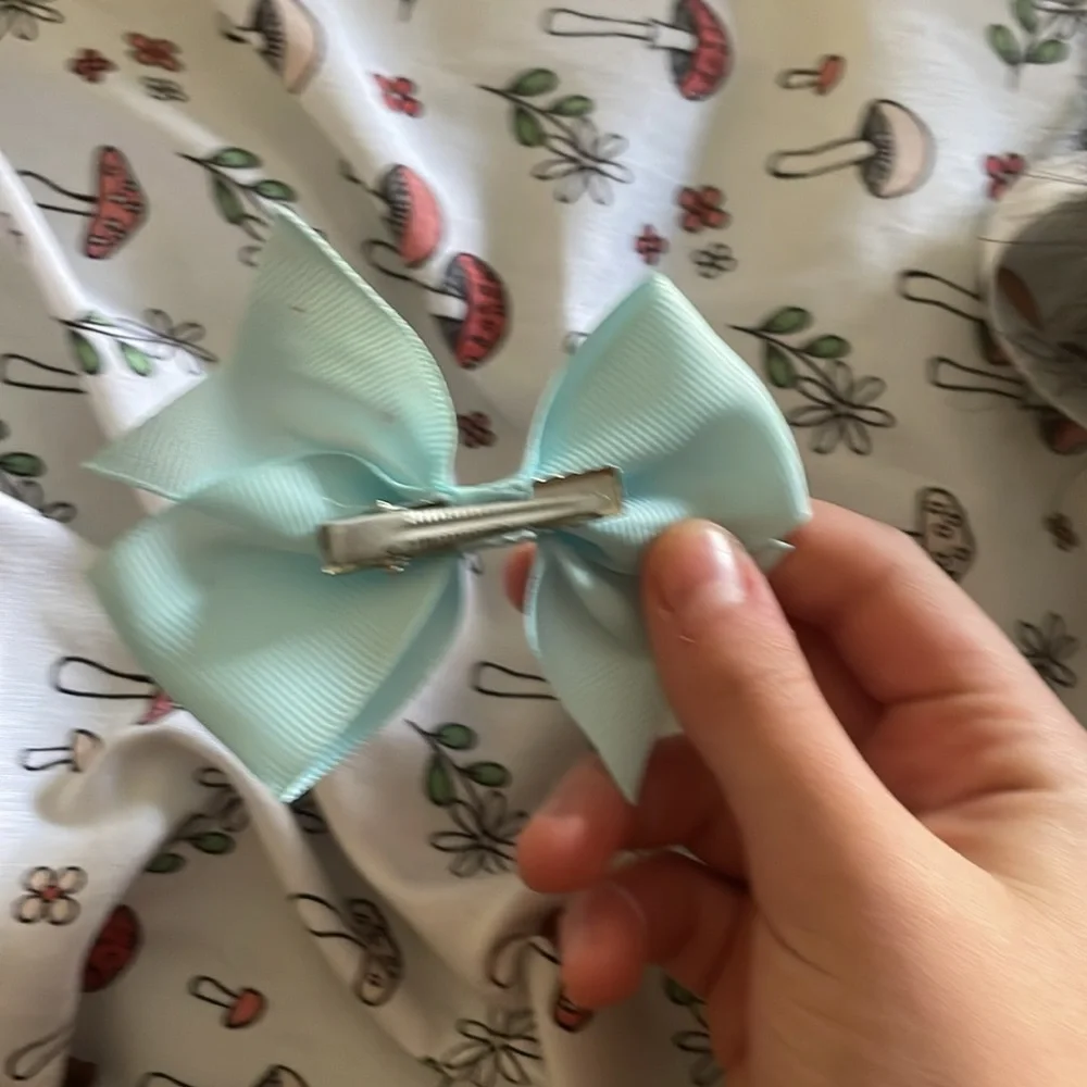 Feline mask!! New mask|cat| w/clip on bow accessory! Vision is clear! Durable!!!